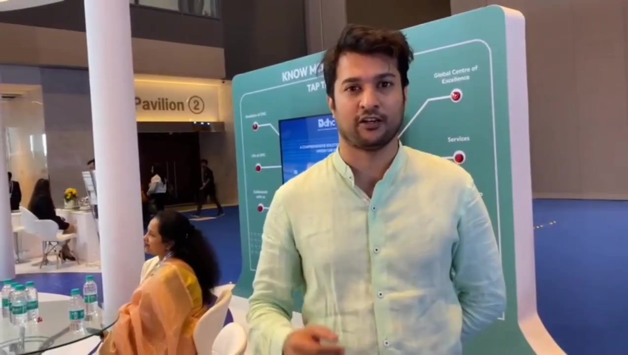 Info-Button Wall Video Experience